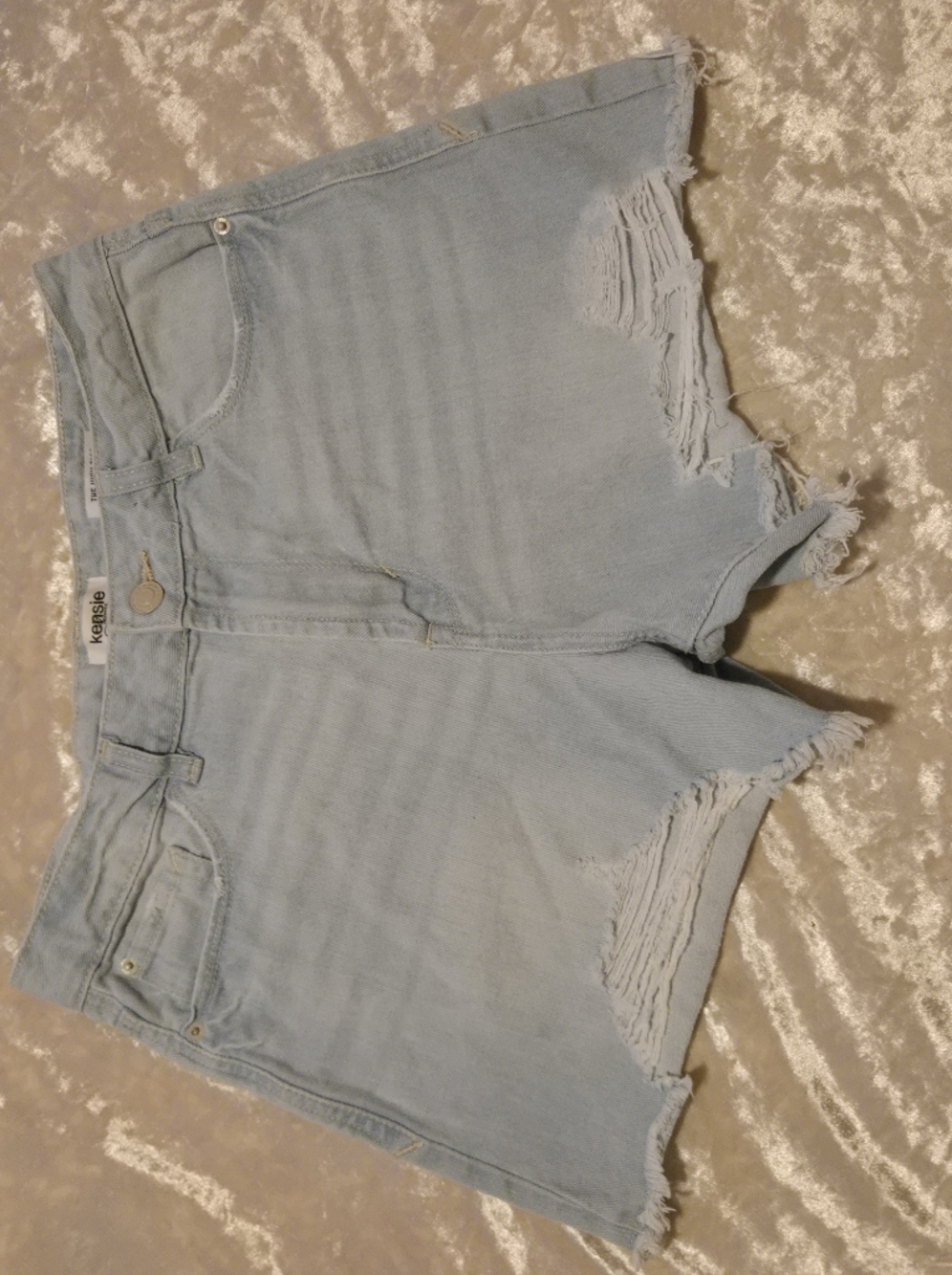 Kensie Jeans Distressed Denim Shorts Light Wash Frayed Hem Women’s Size 4/27